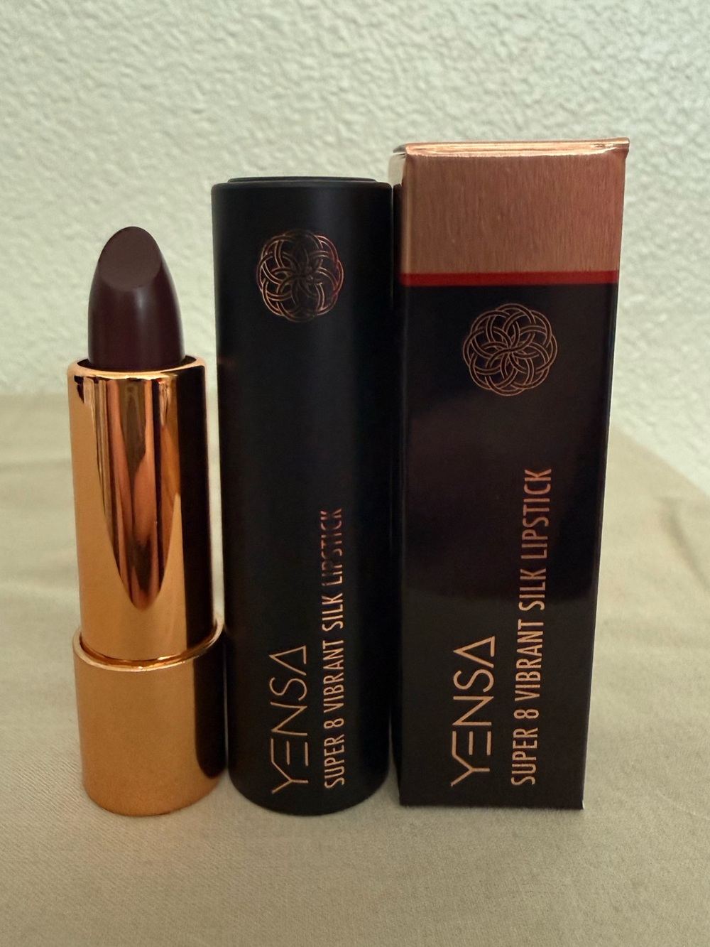 Yensa Super 8 Vibrant Silk Lipstick - Captivate